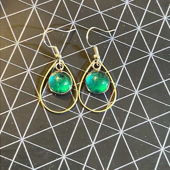 24012 Green and Yellow Resin Earrings - Picture 5 of 7